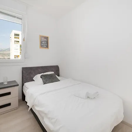 The Velvet Skyline * ספליט