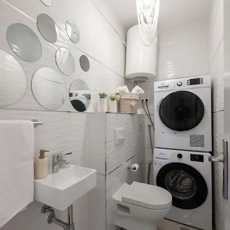 The Velvet Skyline * ספליט