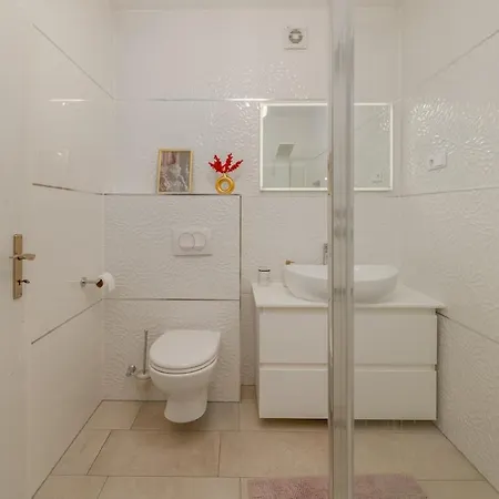 The Velvet Skyline ספליט