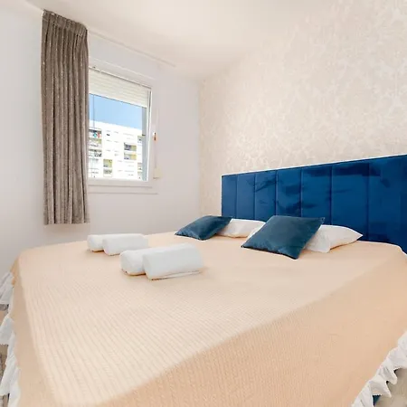 The Velvet Skyline Apartman