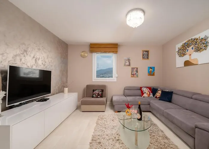 The Velvet Skyline Apartman *