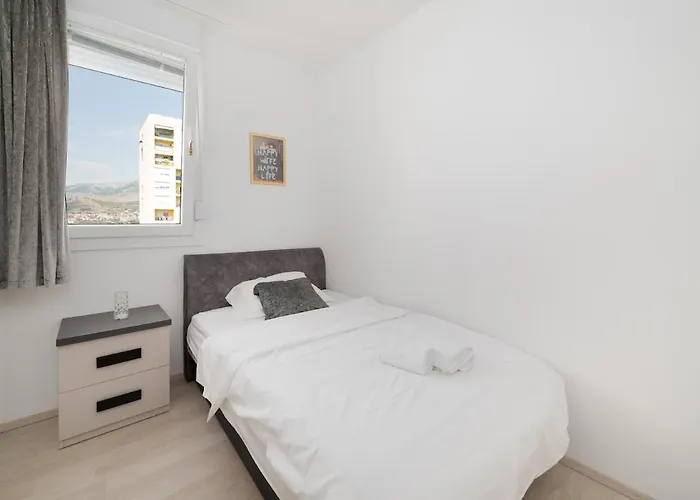 The Velvet Skyline * Σπλιτ