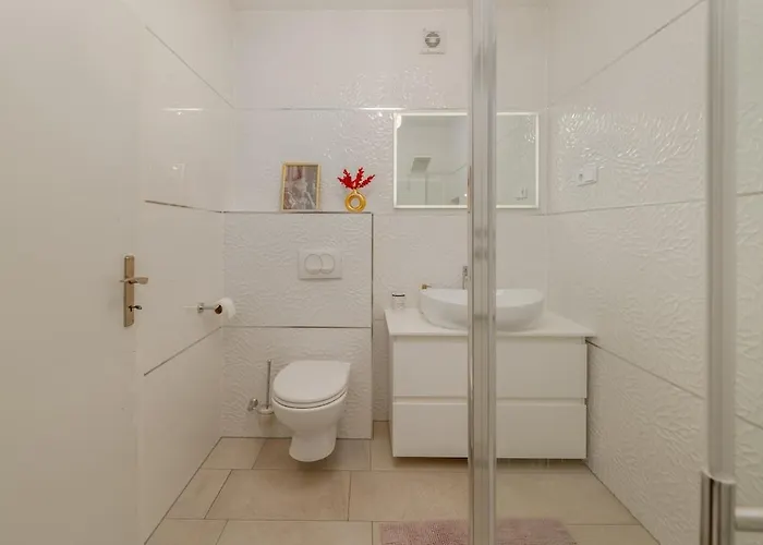 The Velvet Skyline Σπλιτ